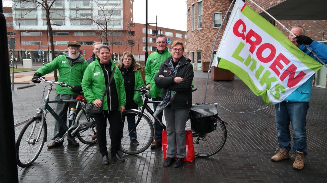 GroenLinks Barendrecht mobiliteitsactie, Middeldijkerplein Barendrecht GroenLinks Barendrecht mobiliteitsactie, Middeldijkerplein Barendrecht